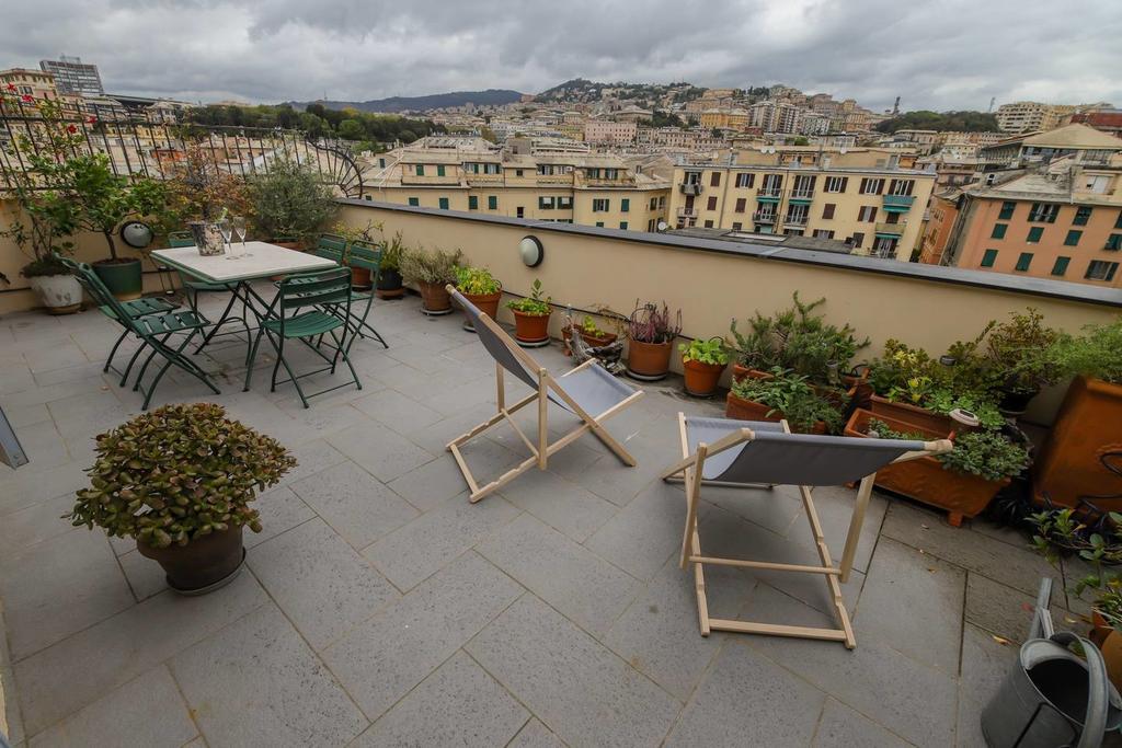 Altido Apt For 3 With Rooftop Balcony And Lovely Cityview Genoa Bagian luar foto